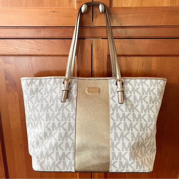 Michael Kors Spacious Caryall Tote Bag - Picture 9 of 9